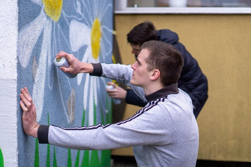 Volonteri grafitiraju govor mržnje na dječjem vrtiću